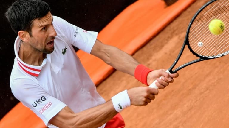 Novak Djokovic face à l'Américain Taylor Fritz au Masters 1000 de Rome, le 11 mai 2021 au Foro Italico