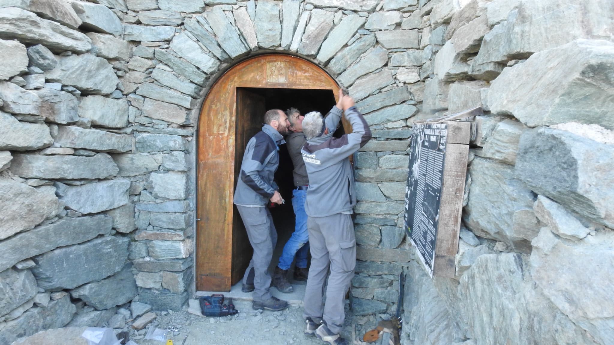 una nuova porta per il Tunnel delle Traversette per proteggerlo dalla neve