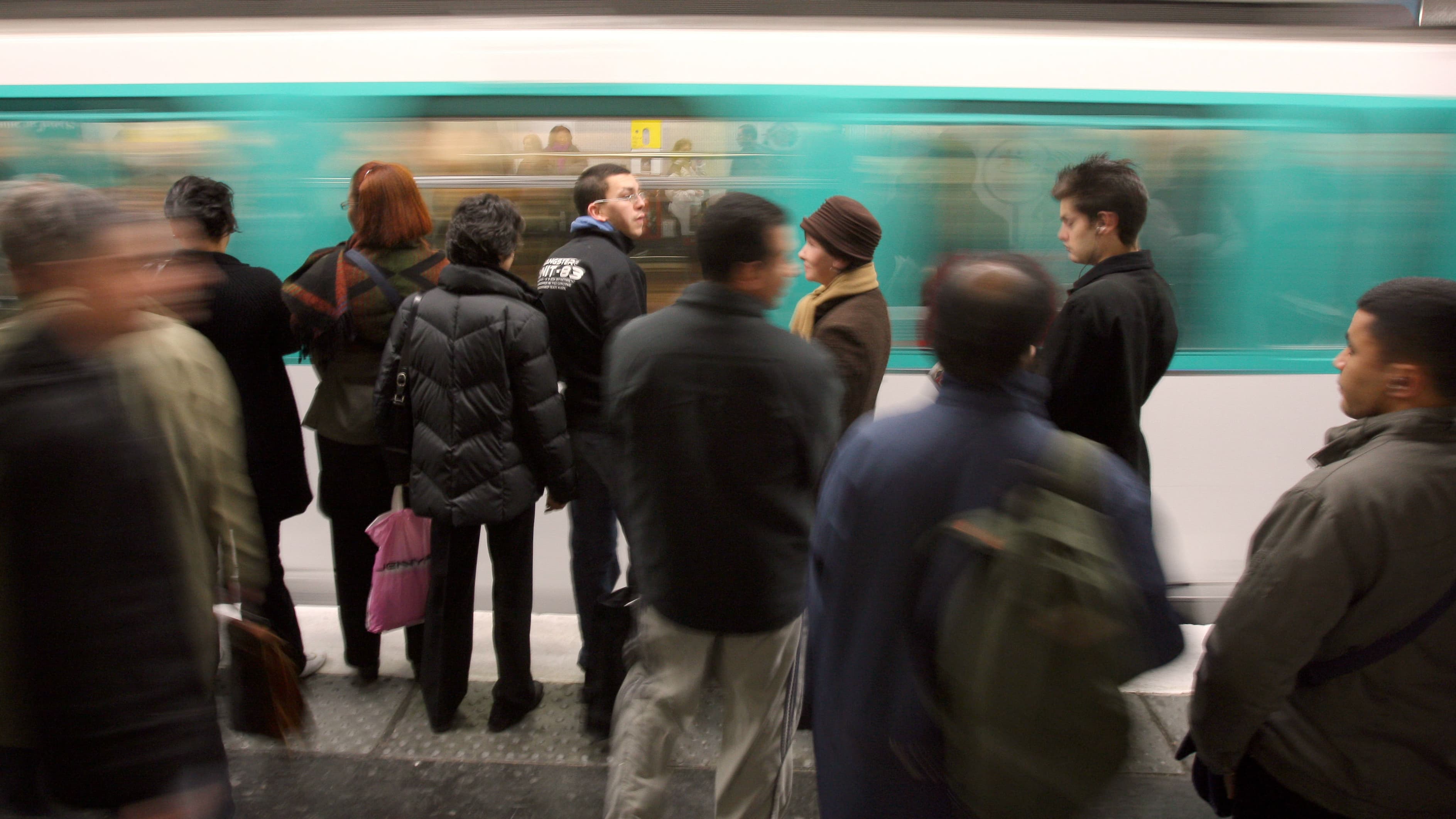 Les touristes étrangers peuvent porter plainte directement dans les stations de métro. Les touristes étrangers peuvent porter plainte directement dans les stations de métro.