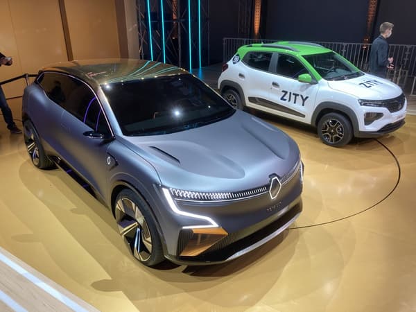 A gauche la future Mégane e-Vision et à droite, la Dacia Spring. A gauche la future Mégane e-Vision et à droite, la Dacia Spring.