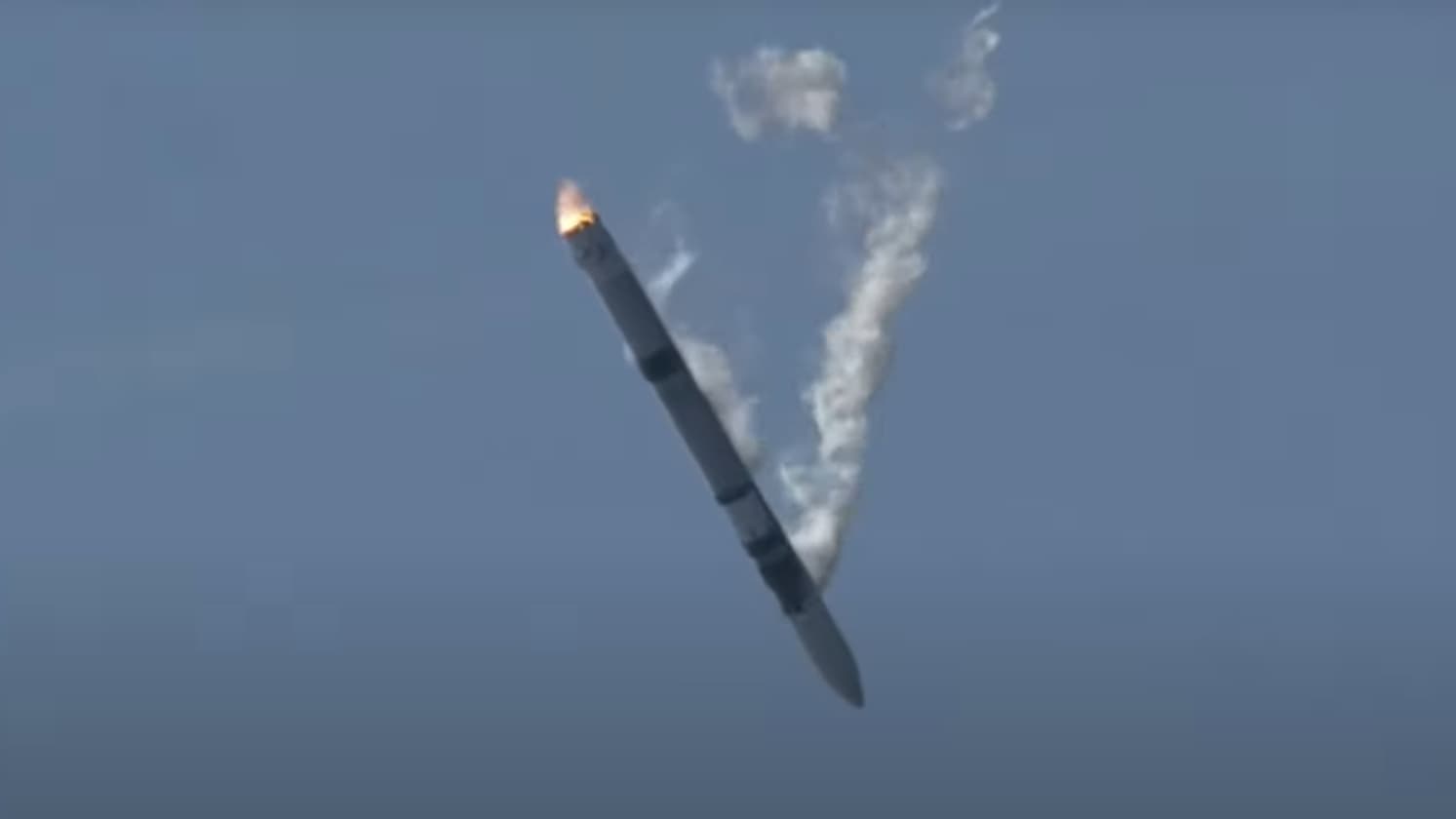 La fusée Spectrum d'Isar Aerospace s'écrasant après son décollage en Norvège, le 30 mars 2025. La fusée Spectrum d'Isar Aerospace s'écrasant après son décollage en Norvège, le 30 mars 2025.
