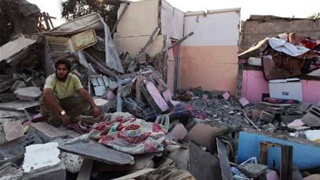 Une habitation dans la Bande de Gaza après un raid de l'aviation israélienne. Au moins un Palestinien a été tué vendredi dans un raid mené contre des installations des services de sécurité palestiniens dans la bande de Gaza en représailles aux attaques d'