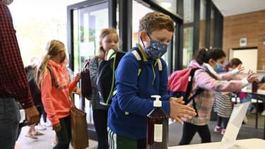 Un enfant portant un masque début septembre, dans une école strasbourgeoise
