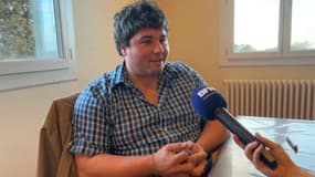 Valentin, éleveur normand de l'Amour est dans le pré, le 27 novembre 2024.