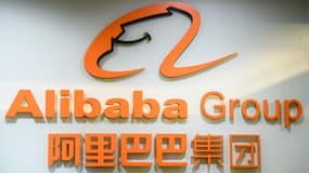 Le logo d'Alibaba le 30 octobre 2020 à Hong Kong