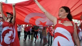 Des militants anti-Ennahda, le 13 août 2013, à Tunis.