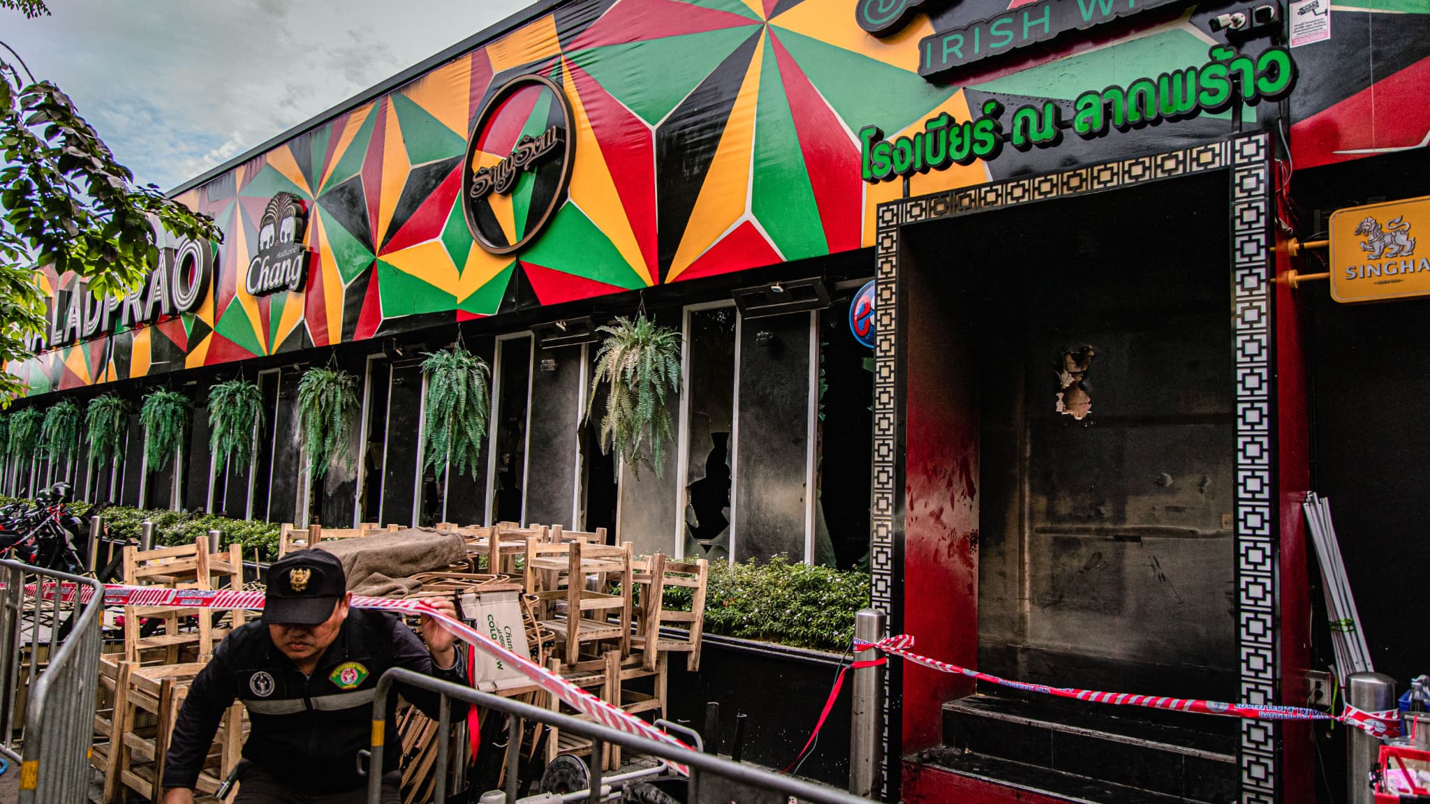 Bangkok'ta bar yangını: En az 27 ölü
