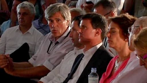 Manuel Valls au milieu des ministres socialistes à La Rochelle.