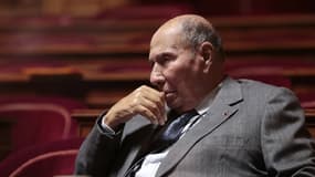 L'industriel et sénateur Serge Dassault aurait dû être entendu dans une affaire d'achats de voix et une autre de tentatives d'homicide.