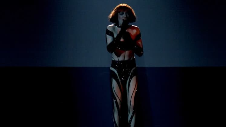 Nemo sur la scène de l'Eurovision 2025