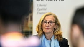 La ministre de l'Education Nicole Belloubet à l'école Robert Schuman à Reims, dans la Marne, le 12 février 2024