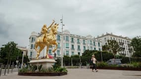 La statue équestre de Jeanne d'Arc, photographiée le 2 juin 2025 à Nice.