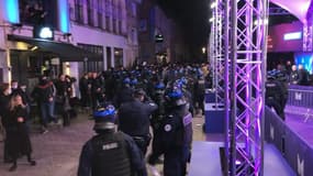 Des manifestants ont perturbé le tapis violet de Séries Mania mardi 21 mars 2023, des CRS sont intervenus