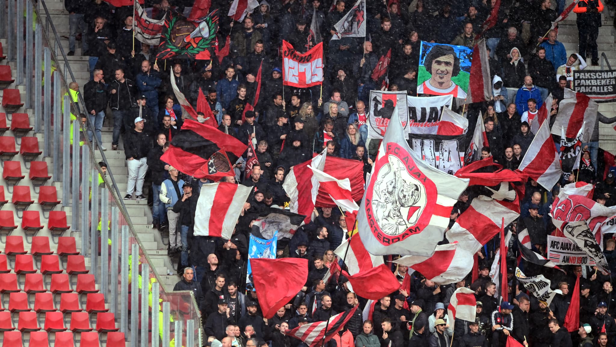 Naples Ajax Quatre Supporters N Erlandais Agress S Avant Le Match