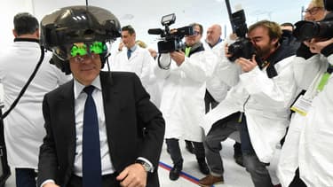 François Fillon dans les locaux de Thales à Mérignac le 25 janvier 2017.
