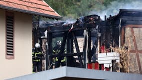 Des pompiers lors de l'incendie de Wintzenheim ce mercredi 9 août 2023.
