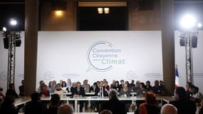 Emmanuel Macron lors d'une rencontre avec les membres de la Convention citoyenne pour le climat en janvier 2020.