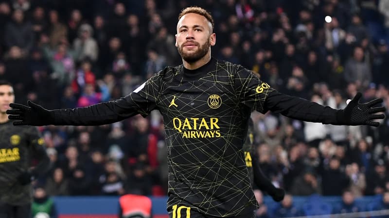 PSG: Neymar a reçu un nouveau ballon doré