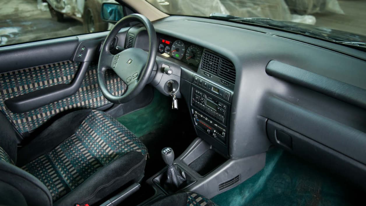 Bien vérifier l'état du véhicule, comme l'essayer, est une étape importante de l'achat. Ici, l'intérieur d'une berline Citroën Xantia mise aux enchères le 10 décembre lors de la vente Citroën. Bien vérifier l'état du véhicule, comme l'essayer, est une étape importante de l'achat. Ici, l'intérieur d'une berline Citroën Xantia mise aux enchères le 10 décembre lors de la vente Citroën.