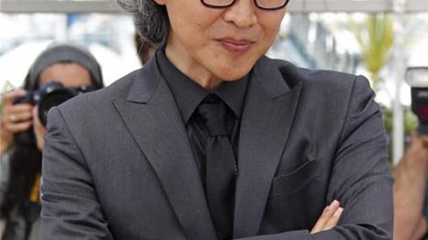 Le réalisateur sud-coréen Im Sang-soo pose pour le film "Do-Nui Mat", en compétition à Cannes. Si le cinéma américain est revenu en force cette année dans la compétition cannoise, il n'en va pas de même d'une cinématographie asiatique qui n'était représen
