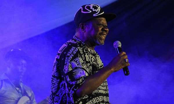 Le chanteur Papa Wemba sur scène au Kenya en 2014 