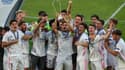 Le Real Madrid avec le trophée de la Youth League, à Nyon le 25 août 2020