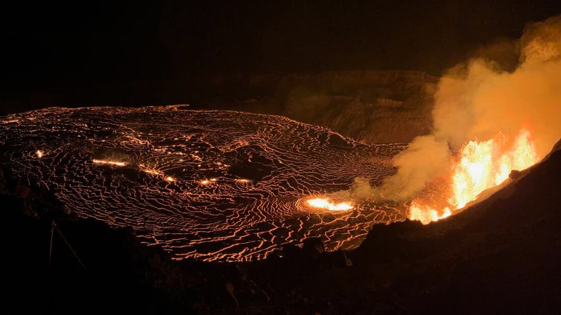 Une nouvelle éruption du volcan Kilaeau sur la Grande île d'Hawaï, le 23 décembre 2024.