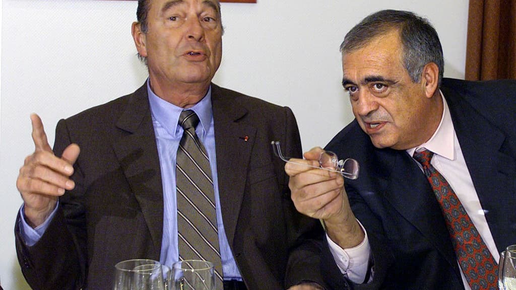 Jacques Chirac et Philippe Séguin à Vittel, le 9 novembre 2000. En éternel désaccord avec le second sur plusieurs sujets, le premier n'a jamais appelé publiquement les électeurs parisiens à voter pour la liste officielle de la droite. Jacques Chirac et Philippe Séguin à Vittel, le 9 novembre 2000. En éternel désaccord avec le second sur plusieurs sujets, le premier n'a jamais appelé publiquement les électeurs parisiens à voter pour la liste officielle de la droite.