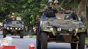 Patrouille de la force Licorne dans un quartier résidentiel d'Abidjan. Un haut responsable de l'armée ivoirienne a estimé lundi que la nouvelle armée formée en Côte d'Ivoire n'était pas prête à assumer des patrouilles de sécurité sans l'assistance de l'On