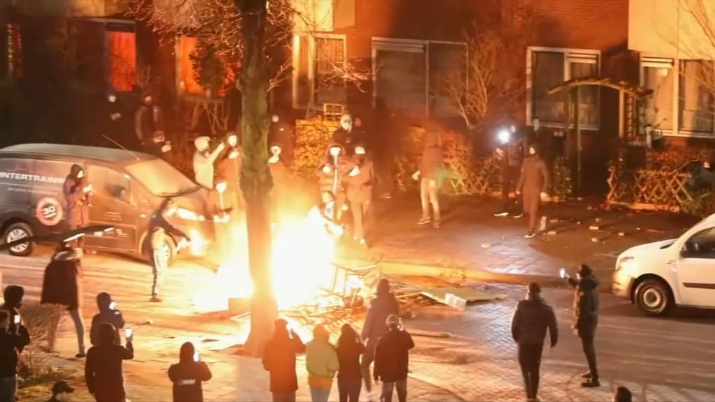 Pays-Bas: deuxiÃ¨me soirÃ©e d'Ã©meutes aprÃ¨s l'imposition d'un couvre-feu - BFMTV