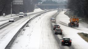 Météo France a lancé une vigilance orange dans 23 départements, en raison de chutes de neige et de verglas.