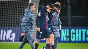 L'ailier du PSG Khvicha kvaratskhelia sorti blessé face à Newcastle le 28 janvier 2026 au Parc des Princes 