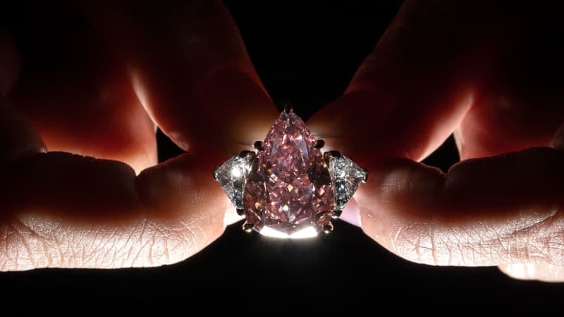 Le diamant rose géant "Fortune Pink", adjugé plus de 28,6 millions d'euros en novembre 2022 en Suisse