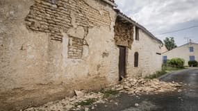 Des maisons endommagées à la suite d'un tremblement de terre à La Laigne, le 17 juin 2023. 