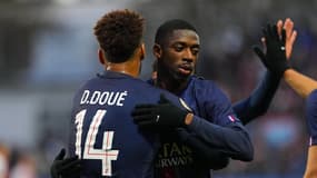 Ousmane Dembélé célèbre un but avec le PSG en compagnie de Désiré Doué, le 25 octobre 2025