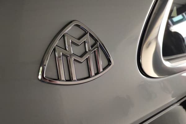 Maybach est la griffe ultra-luxueuse de Mercedes, dont l'objectif est de rivaliser avec Rolls-Royce et Bentley.