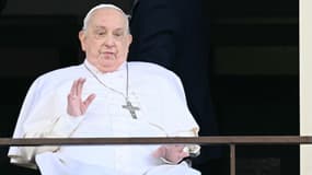 Le pape François a fait sa première apparition publique le dimanche le 23 mars 2025 depuis son hospitalisation.