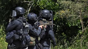 Des membres du GIGN mobilisés à la Chapelle-sur-Erdre, vendredi 28 mai 2021, après l'agression au couteau d'une policière municipale