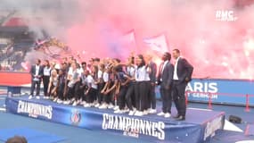 PSG féminin : Les supporters et les joueuses fêtent le titre dans une chaude ambiance 