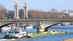 Utiliser les fleuves pour la logistique urbaine, permet de franchir la zone dense, coûteuse et polluante.