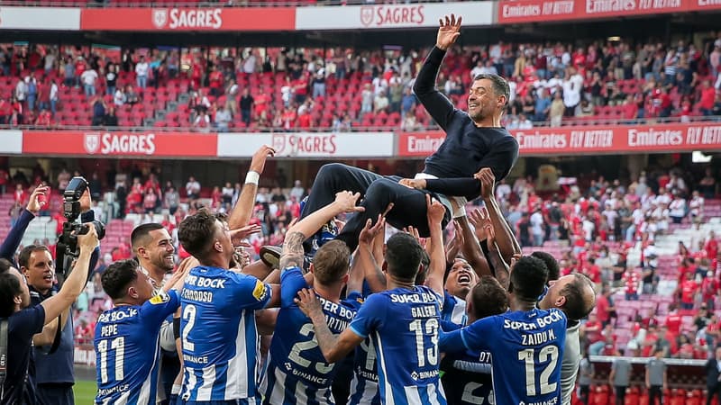 Les joueurs du FC Porto célèbrent leur titre de champion face à Benfica, le 7 mai 2022.