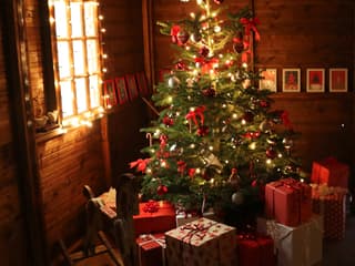 La maison du Père Noël lors du marché de Noël de Paris en décembre 2017 (photo d'illustration)