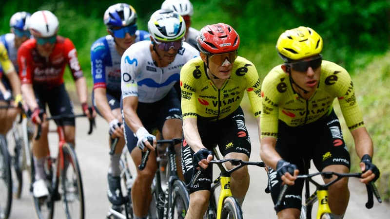 Jonas Vingegaard casque rouge sur la 2e etape du Giro le 9 mai 2026 2283349
