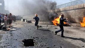 Une série d'attentats à la voiture piégée, ici à Nassiriah, et de fusillades, qui visaient manifestement la communauté chiite, a fait au moins 30 morts dimanche à travers l'Irak. /Photo prise le 16 juin 2013/REUTERS/