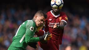 Les crampons de Sadio Mané sur le visage d'Ederson