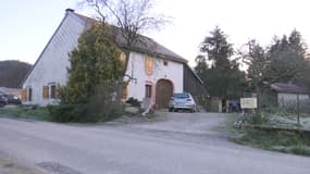 La maison de la grand-mère de Mia dans le village des Poulières, là où la fillette a été enlevée par deux hommes mardi.