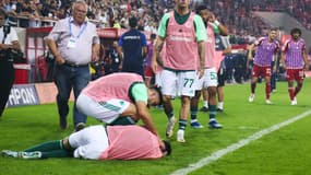 Juankar touché par un projectile lors du match entre l'Olympiacos et le Panathinaïkos, 21 octobre 2023