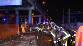 Des pompiers sur le site d'un accident de bus le 3 octobre 2023 à Mestre, près de Venise.