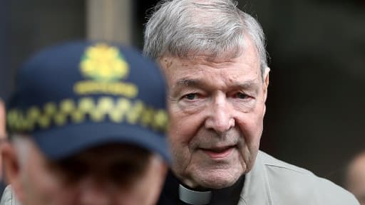 Le cardinal George Pell à la sortie du tribunal de Melbourne le 26 février 2019