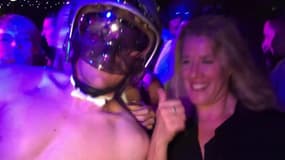A Toulouse, les pompiers pimentent leur bal avec un strip-tease